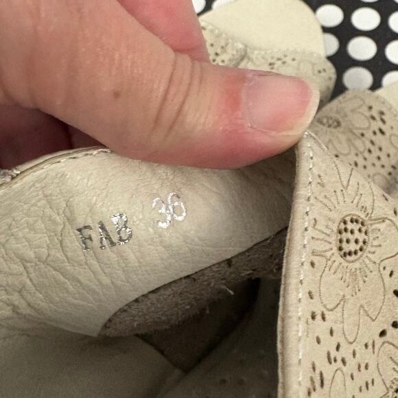 Lartiste Spring Step Fab Heels Cream Leather Women's Size 36 5.5-6 US - Picture 2 of 6